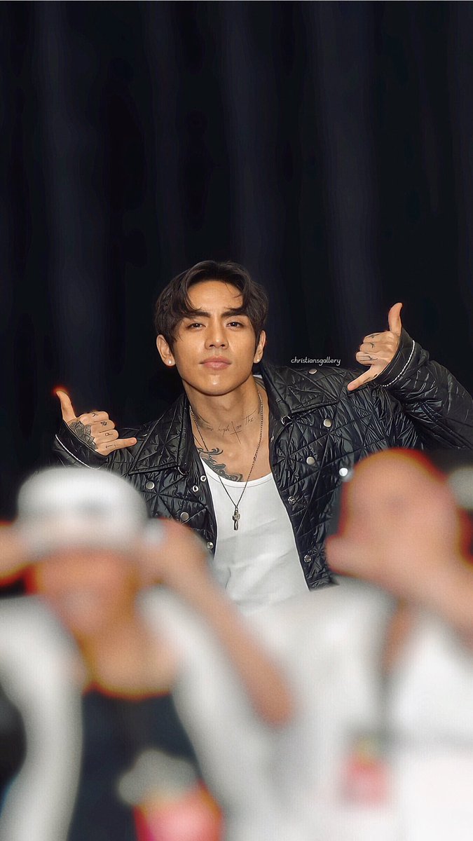 christiansgallery tweet media