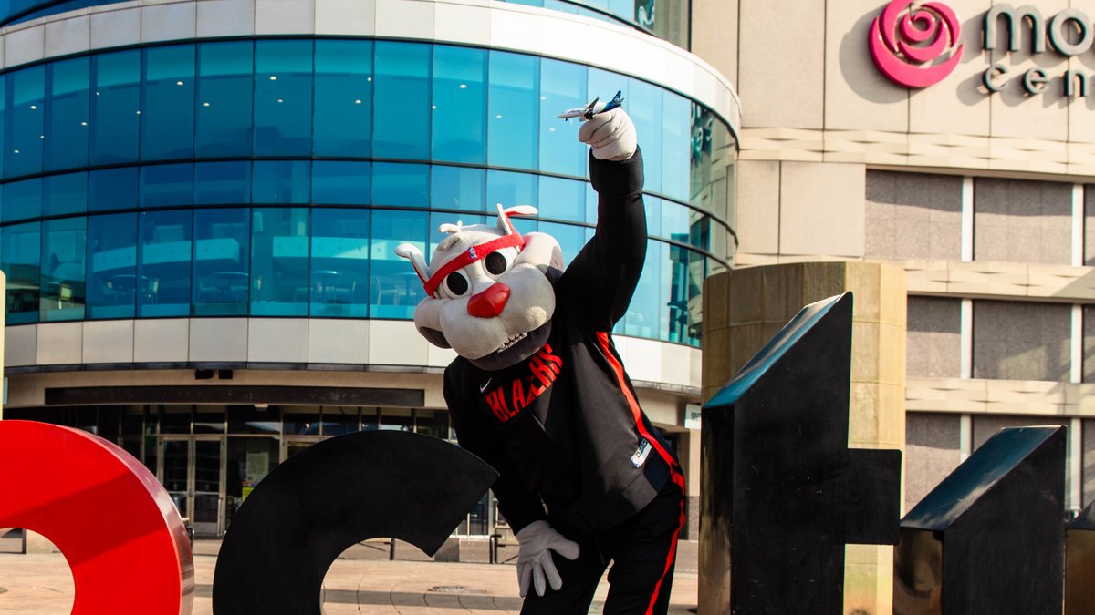 AlaskaAir's tweet photo. We are thrilled to be named the official airline of the Portland @trailblazers! 🎉 We could not be more excited for this expanded partnership with our favorite Pacific Northwest @NBA team. Let's goooo! #RipCity https://t.co/1pR8yHFOxh https://t.co/FDJQC1Iaoc