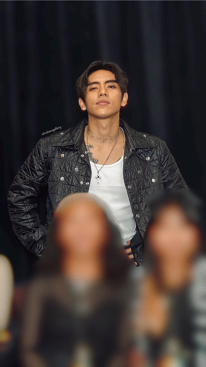 christiansgallery tweet media