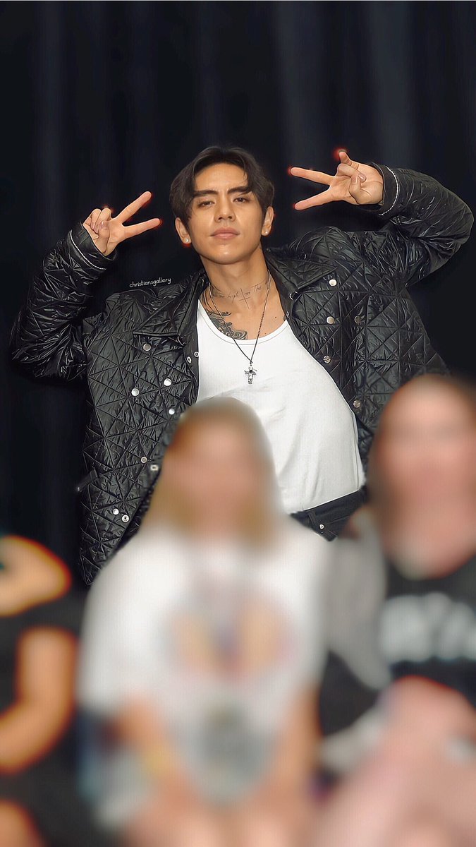 christiansgallery tweet media