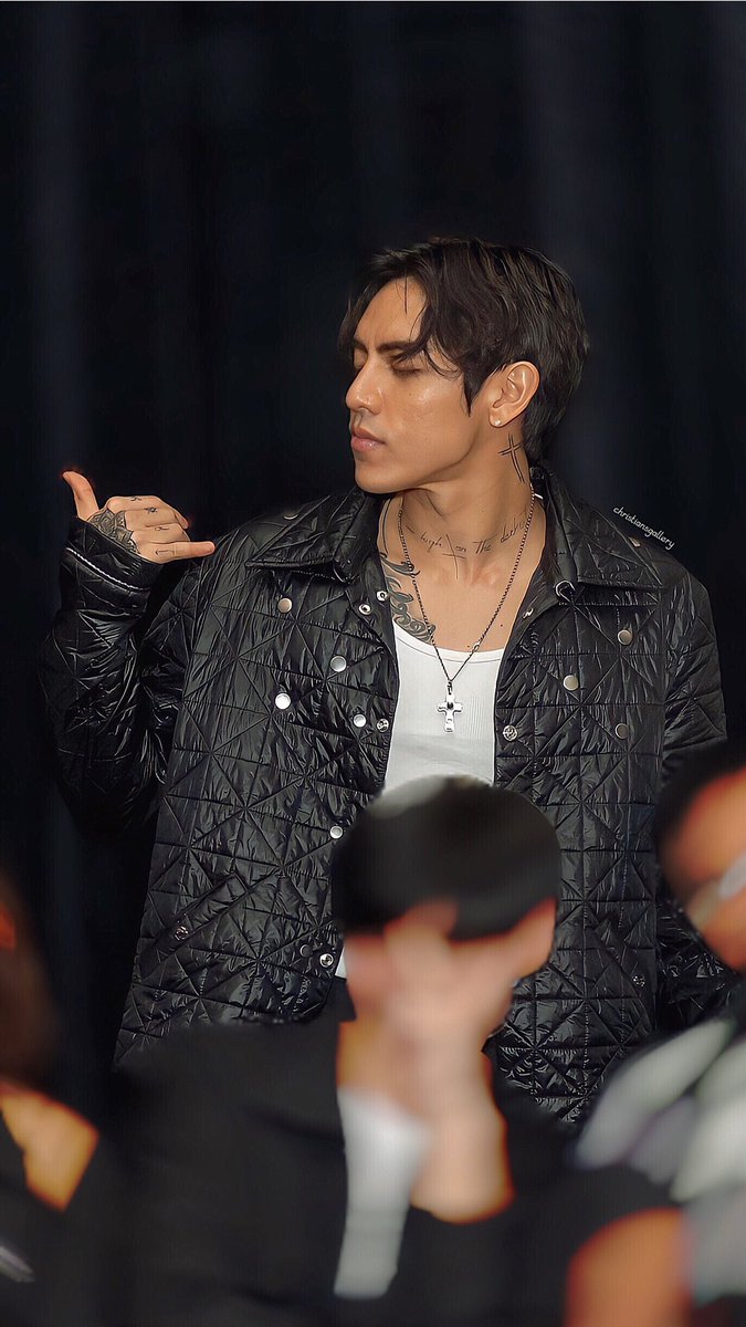 christiansgallery tweet media