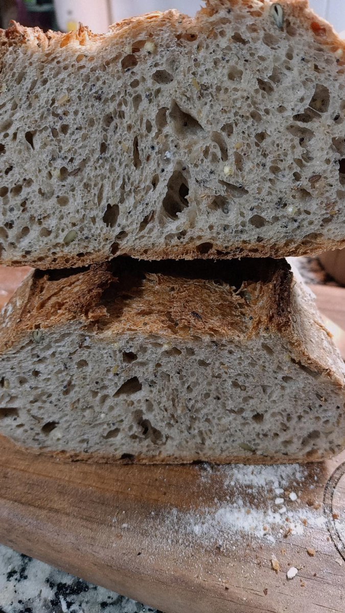 gramuag21's tweet image. Hoy he comprado dos panes de los de verdad, hechos a conciencia. Son de artBo, he pasado un rato muy agradable con la chica que me ha ido explicando los diferentes panes, harinas y su proceso.
#pandeverdad