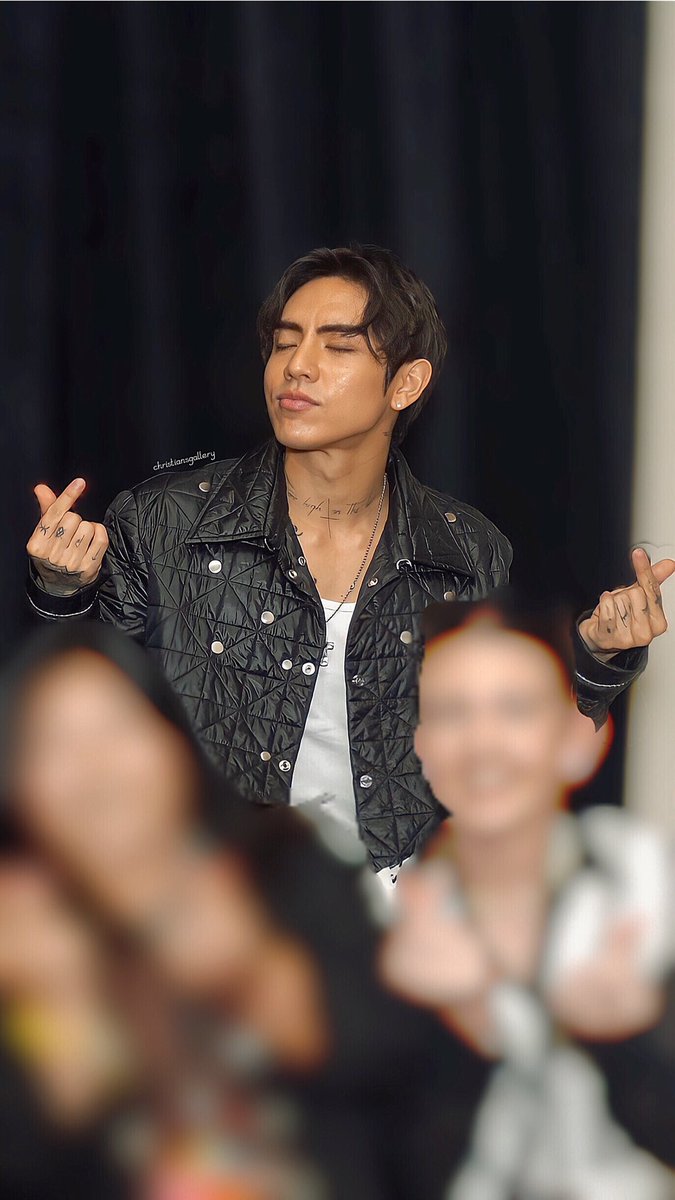 christiansgallery tweet media