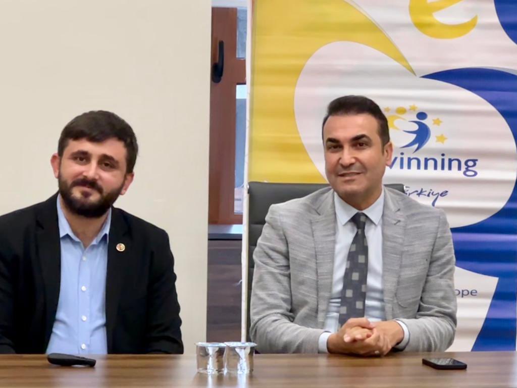eTwinning_ist's tweet photo. Çatalca İlçe Milli Eğitim Müdürü Sayın Tayfun ÖZYOLCU'nun katılımıyla,İl Koordinatörümüz Serdar TUNA'nın sunumlarıyla Çatalca İlçesi öğretmenlerine yönelik ESEP eğitimi gerçekleştirildi. Katılım sağlayan öğretmenlerimize teşekkür ederiz.@tretwinning @ErsahinMustafa @TayfunOzyolcu https://t.co/QXMoaPfwQr