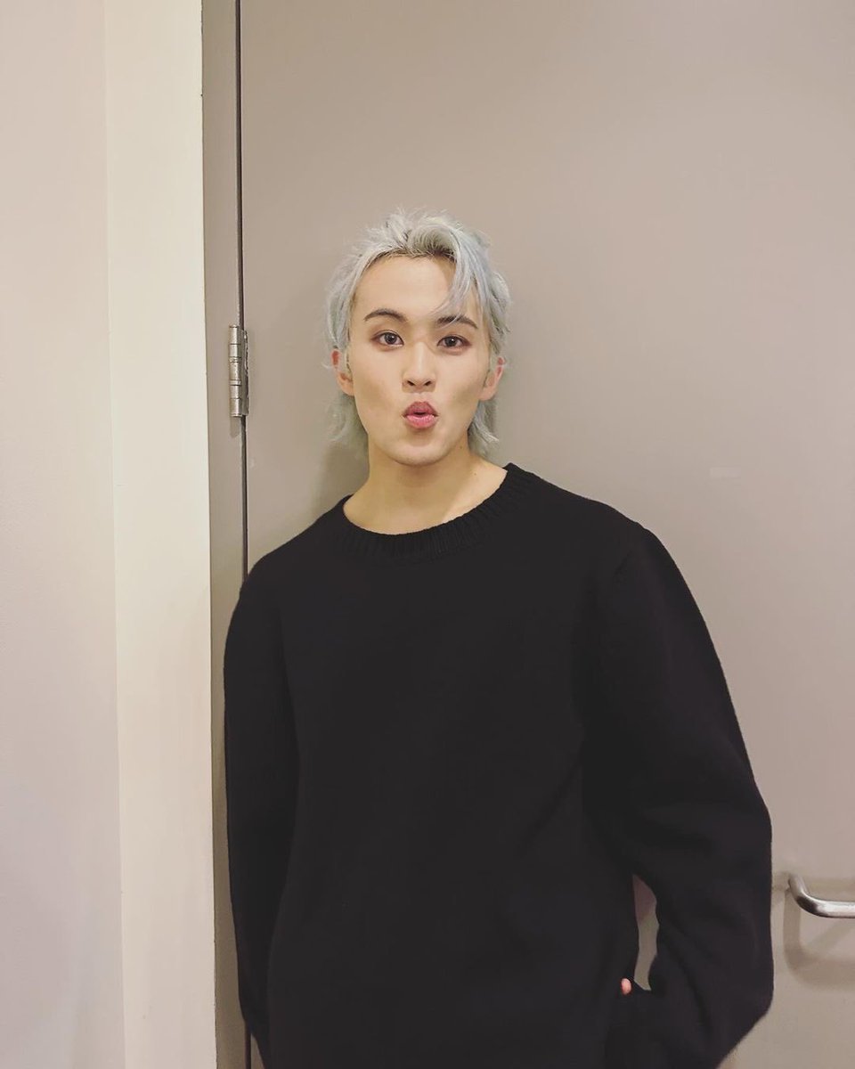 LOOKSMKL's tweet photo. #MARK IG POST: 💆‍♂️ https://t.co/TdD5jlgvQi
