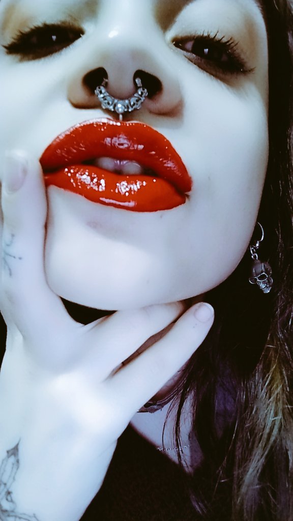 BVampireO tweet picture