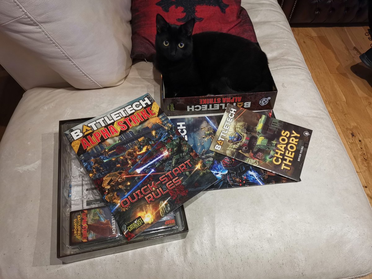 @AlchemistsWorks
  Got a Mad Cat in my Alpha Strike box #battletech #novacat #alphastrike