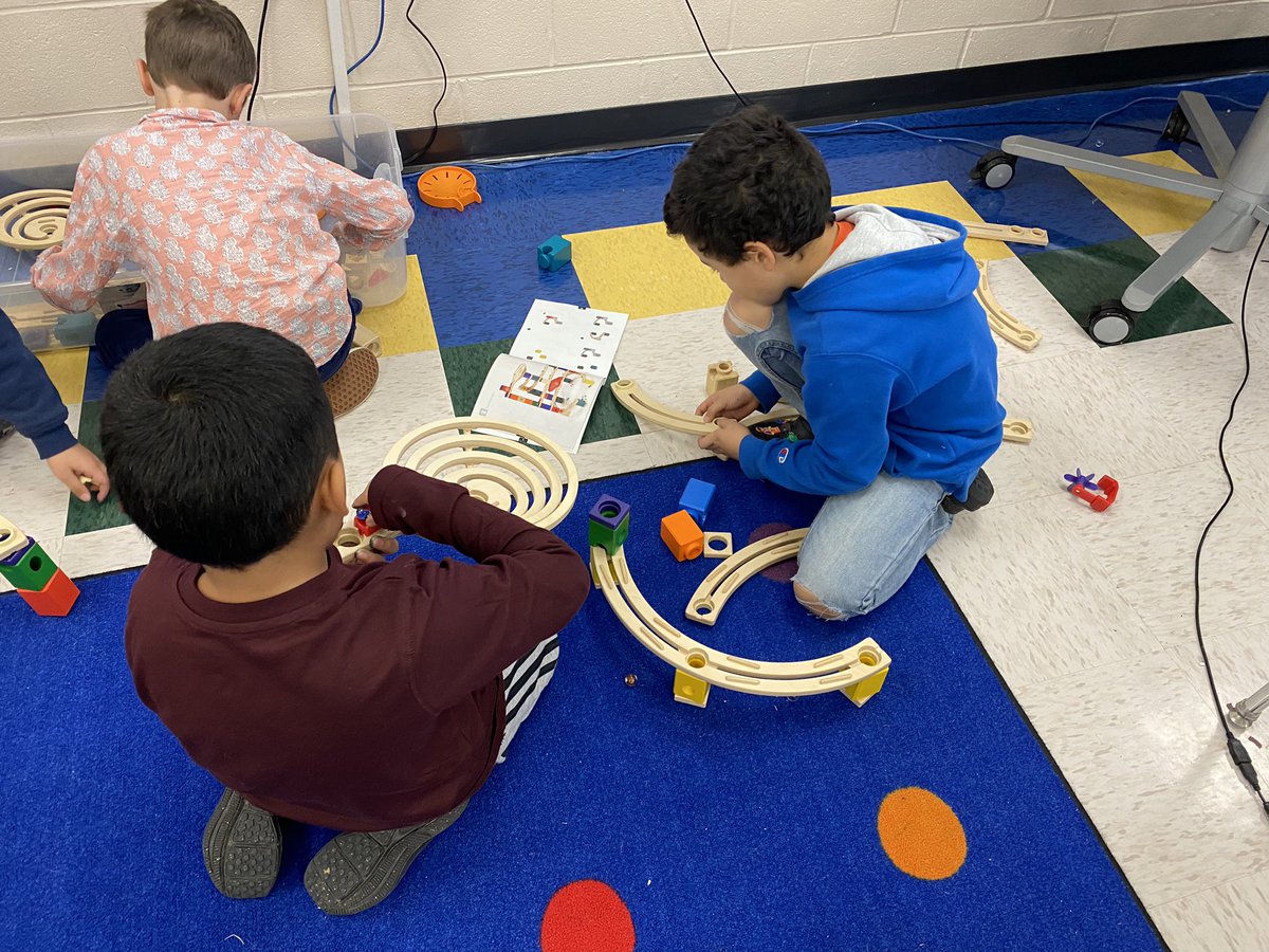 Marble maze construction is difficult but these 1st graders are up for the challenge! @JKESWPS <a href="/tweetwps/">TweetWPS</a> #STEMeducation