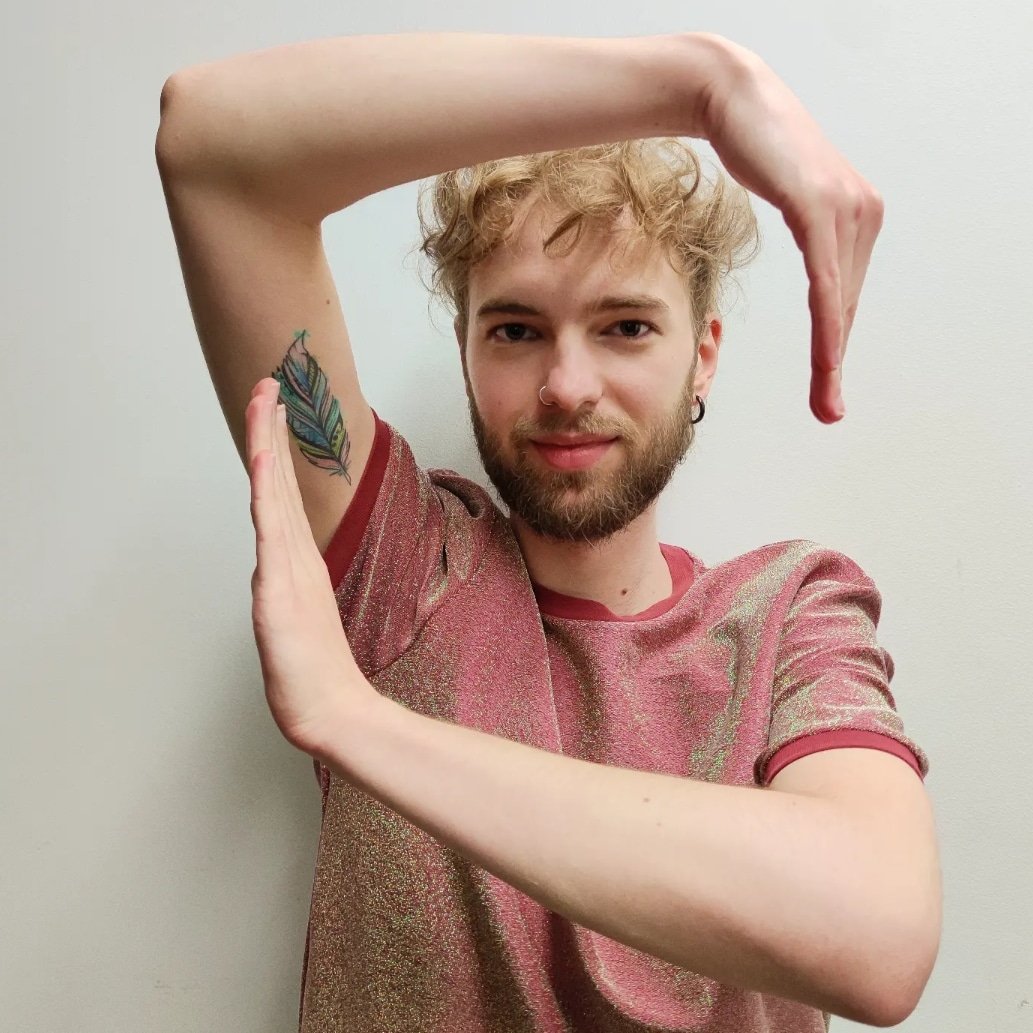 People's Company (@peoples_company) on Twitter photo 🎭 BERMONDSEY REVOLUTION a window into history! Get ready to connect with Eddy at <a href="/swkplay/">Southwark Playhouse</a>
🎟️tickets⬇️
t.ly/Otc- 🎭 BERMONDSEY REVOLUTION a window into history! Get ready to connect with Eddy at <a href="/swkplay/">Southwark Playhouse</a>
🎟️tickets⬇️
t.ly/Otc-