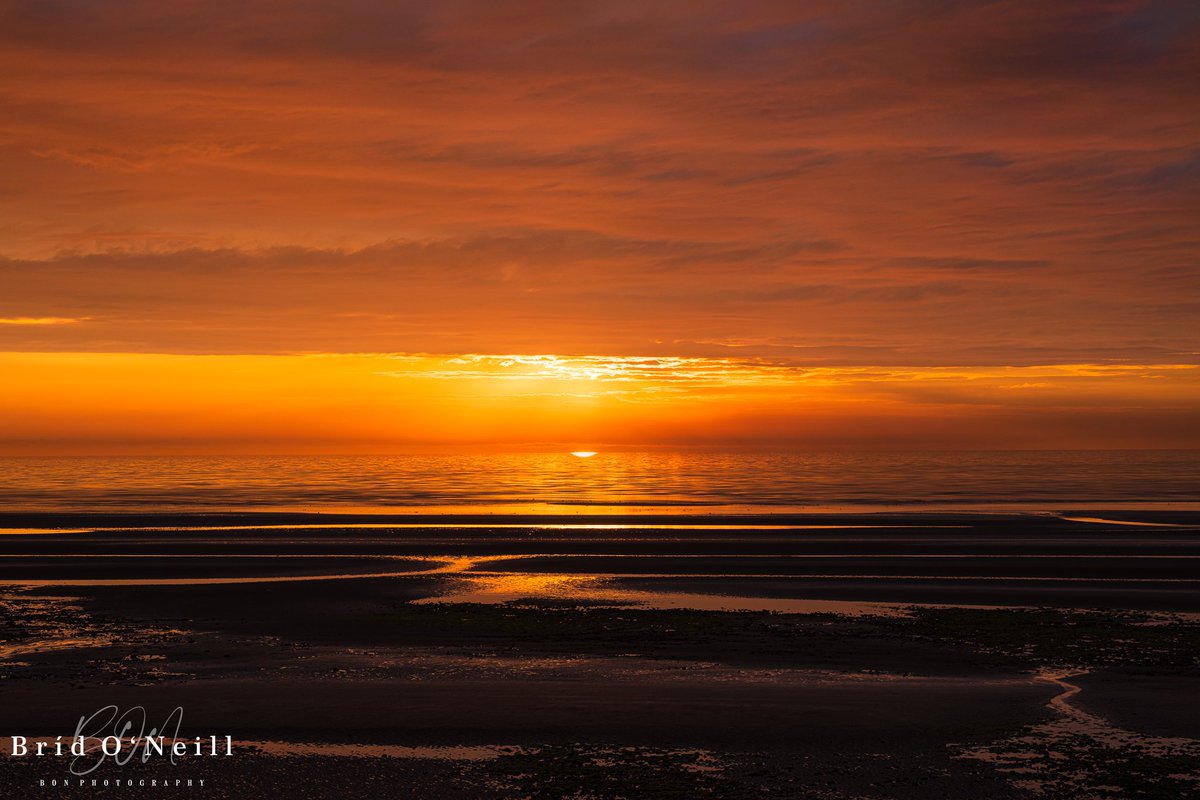 ‘The Upside Down’ …. Anyone who watched Stranger Things will understand that reference.

The rising sun was hidden by the clouds and then reflected into the sea.

#risingsun #strangerthings #theupsidedown #sunrise_sunset_photogroup #sunrise #BONPhotography #goldensunrise