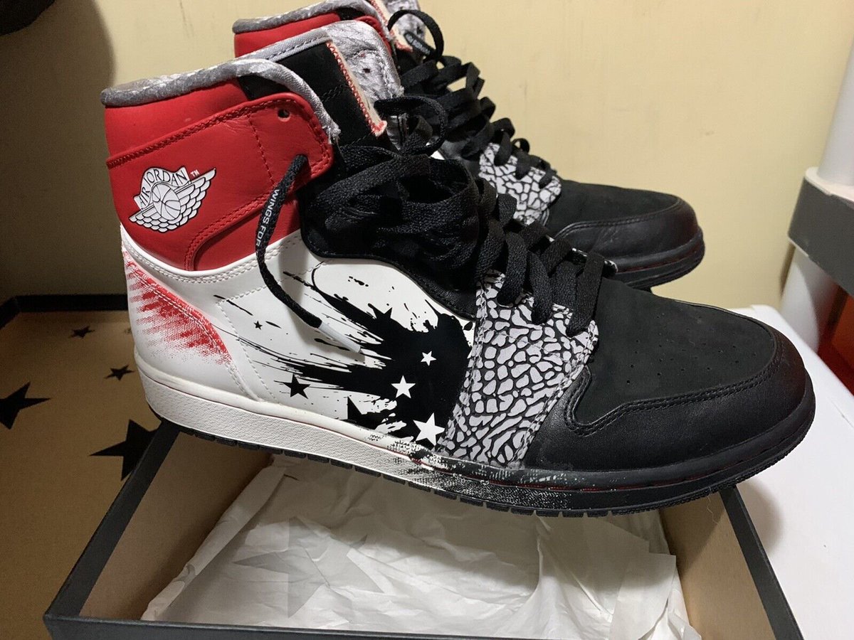 Beamer2101's tweet photo. @atmos_usa My favorite collab is the Jordan 1 x Dave White.  Dave Whites shoe artwork was always one my favorite creations that took shoes and art and combined them. This shoe was a perfect blend of his style that really captured true artwork on a shoe.  
#atmoscollectorsclub Size 11 https://t.co/hHyXjzxF2D