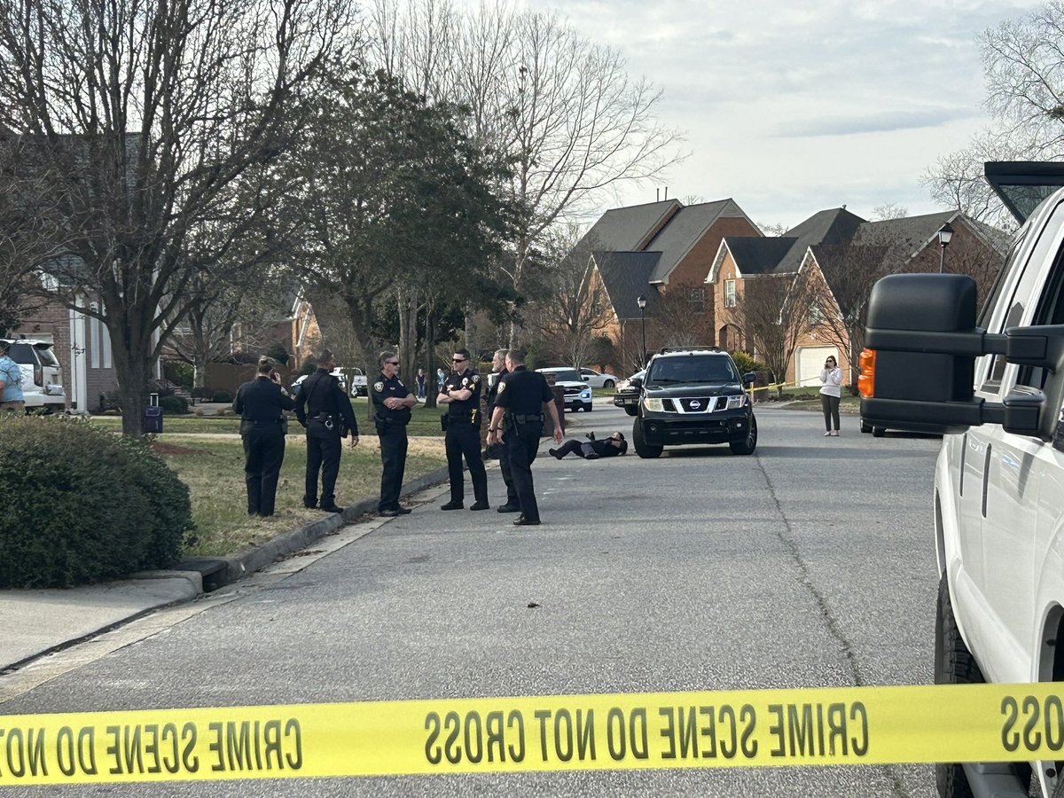 13AllisonBazzle's tweet photo. BREAKING: Chesapeake Police say a little boy is in the hospital. They say his mother was driving when the toddler ran out and got hit by her car. This happened on Avonlea Drive. Police say the boy has serious injuries. #13NewsNow https://t.co/bJh9s8d7ul