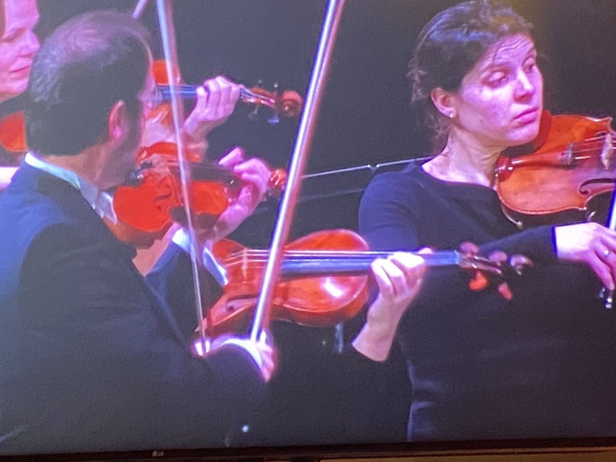 Altijd een feest om naar ⁦@phion_orkest⁩ te luisteren tijdens #nieuwjaarsreceptie in ⁦<a href="/ArnhemEusebius/">Eusebiuskerk</a>⁩ . ⁦<a href="/gemeentearnhem/">Gemeente Arnhem</a>⁩ organiseert dit elk jaar! Geweldige traditie!