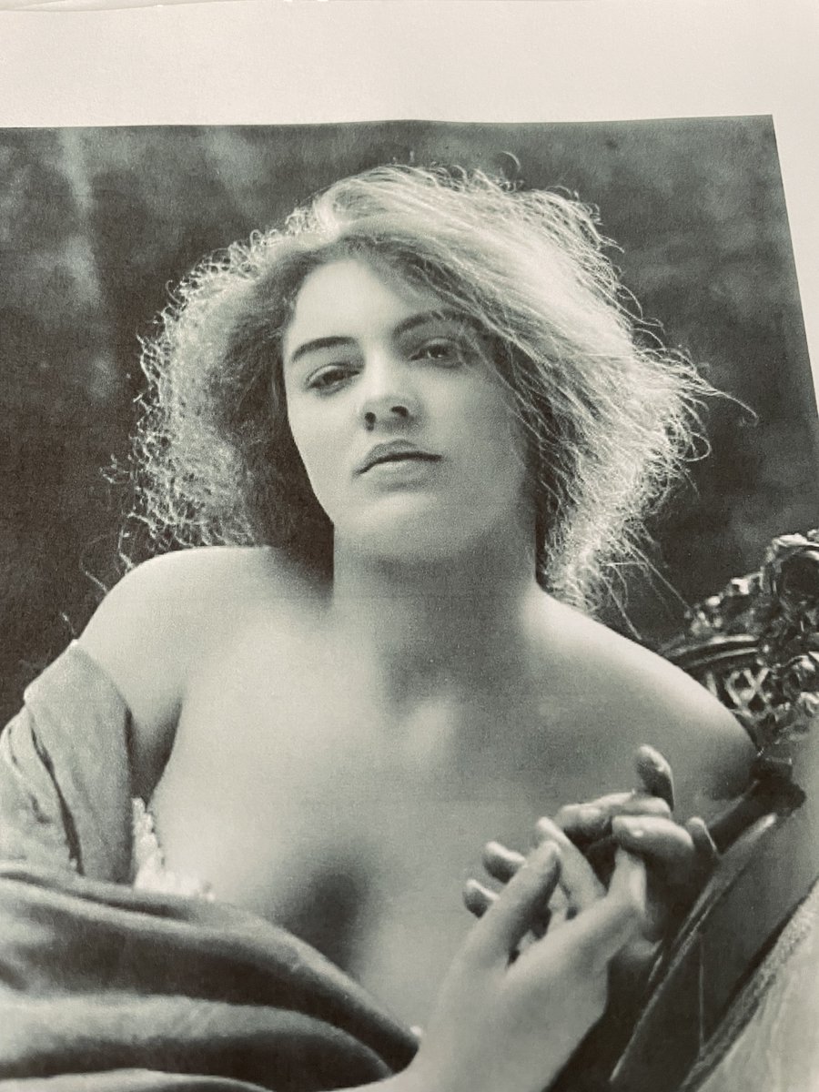 talf1965's tweet photo. @DrewBarrymoreTV @DrewBarrymore  Found this on a FB "Stories from History".  I think she looks just like @DrewBarrymore.  Same beauty different era. #EvelynNesbit #Beautifulwomen https://t.co/TtKMJr3Y00