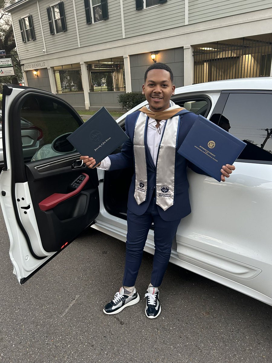 beequinterro's tweet image. I just wanted to share that I received my MBA over the holidays from The University of New Orleans with a concentration in Hotel &amp;amp; Restaurant Management! 📜