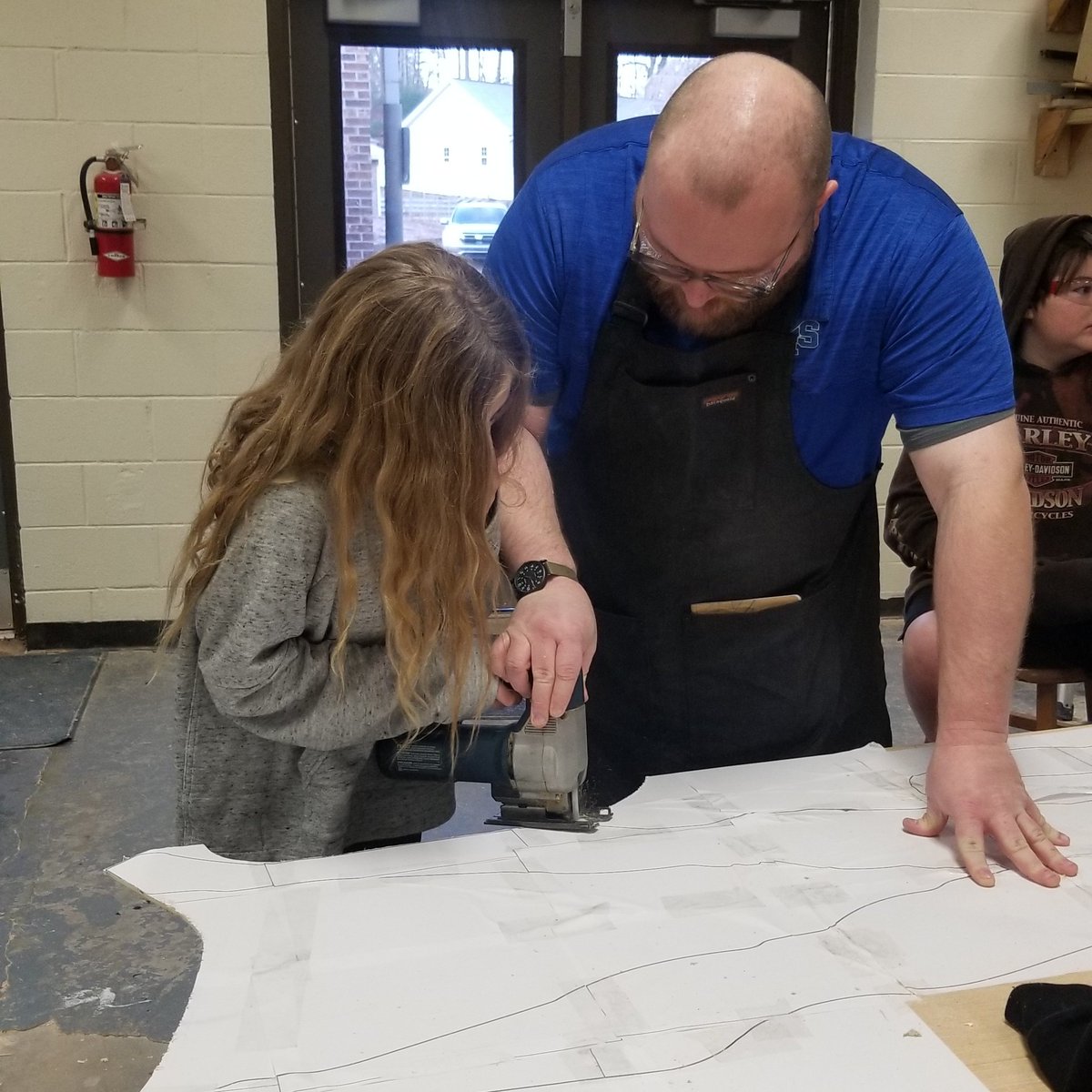 TransylvaniaSch's tweet photo. Mr. Ausburn is keeping it hands-on in his Design and Engineering class at Brevard Middle School.  Students learn and gain experience through projects in class, all while smiling through safety goggles! 🥽

#TCSYes #GoBlueDevils @BrevardMiddle https://t.co/ttqML7hofR