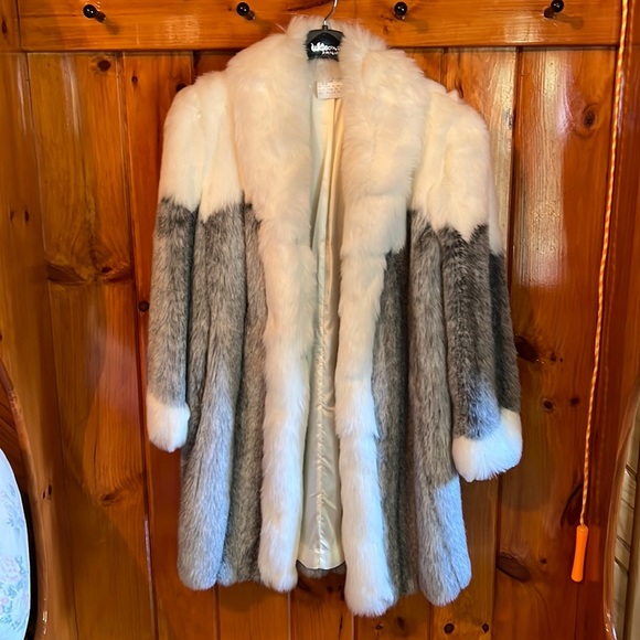 Lady_Channail's tweet image. So good I had to share! Check out all the items I'm loving on @Poshmarkapp #poshmark #fashion #style #shopmycloset #ecru: posh.mk/gdeqOVlixwb