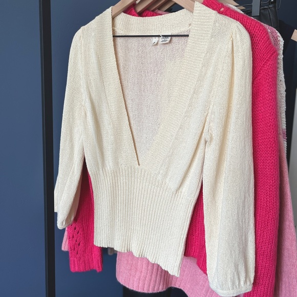 WickedJaded's tweet photo. So good I had to share! Check out all the items I'm loving on @Poshmarkapp #poshmark #fashion #style #shopmycloset #gap #moth: https://t.co/zfPDUpgqCa https://t.co/cItSgfF5ii