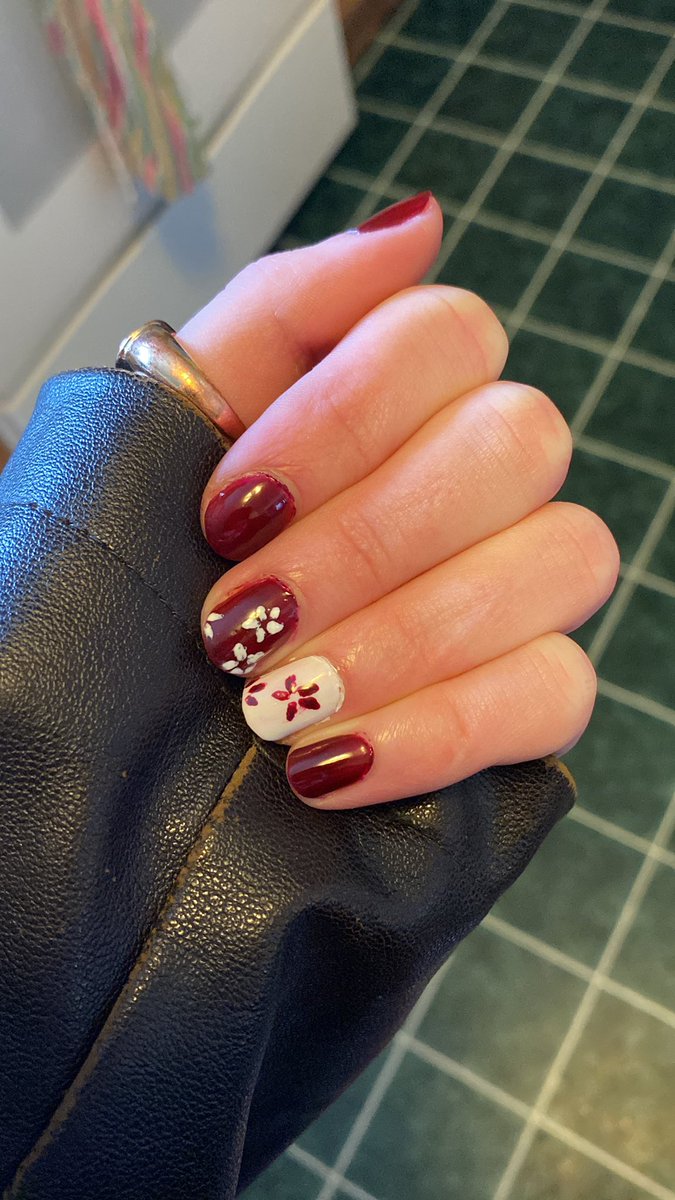 im__kam's tweet photo. used  a  new  polish  yesterday ~ https://t.co/iJfIe8ahgN