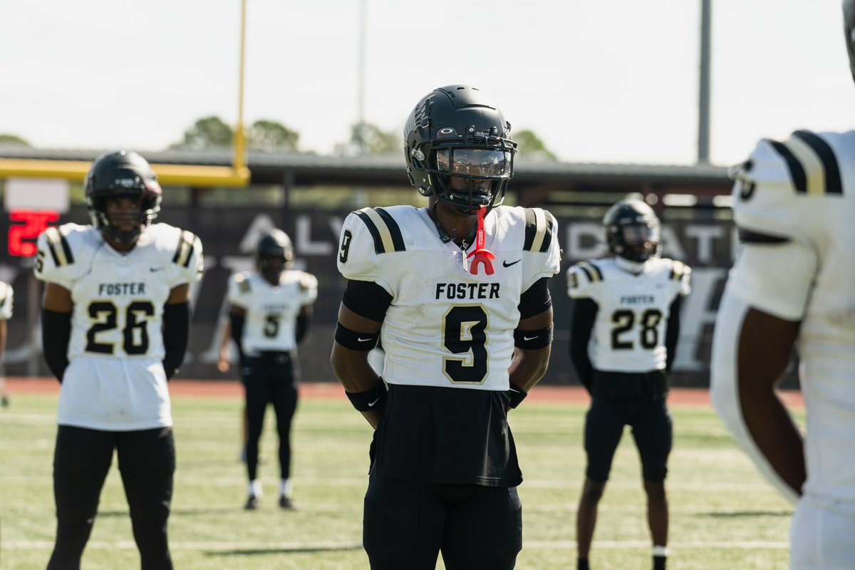 ykmicah2's tweet photo. Let’s rock @TVCCFOOTBALL! #committed! https://t.co/B5JtbV2aOM