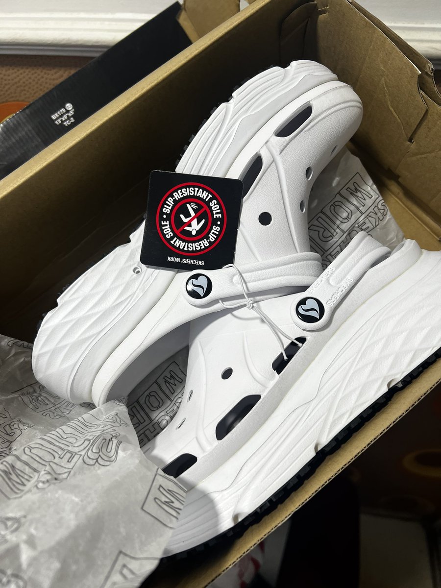 gospel_harmony's tweet photo. Giveaway 🎊🎊🎊 
Beautiful ladies 

Original Skechers ( cost-43k naira)could be yours for Free
Size 9 -::white color 

Retweet then Quote this tweet 
(If u no get any like before 12noon tomorrow morning,,you don win be that 

Guyz can join for their Siblings/GF or colleagues too https://t.co/HPvcF9fXhF
