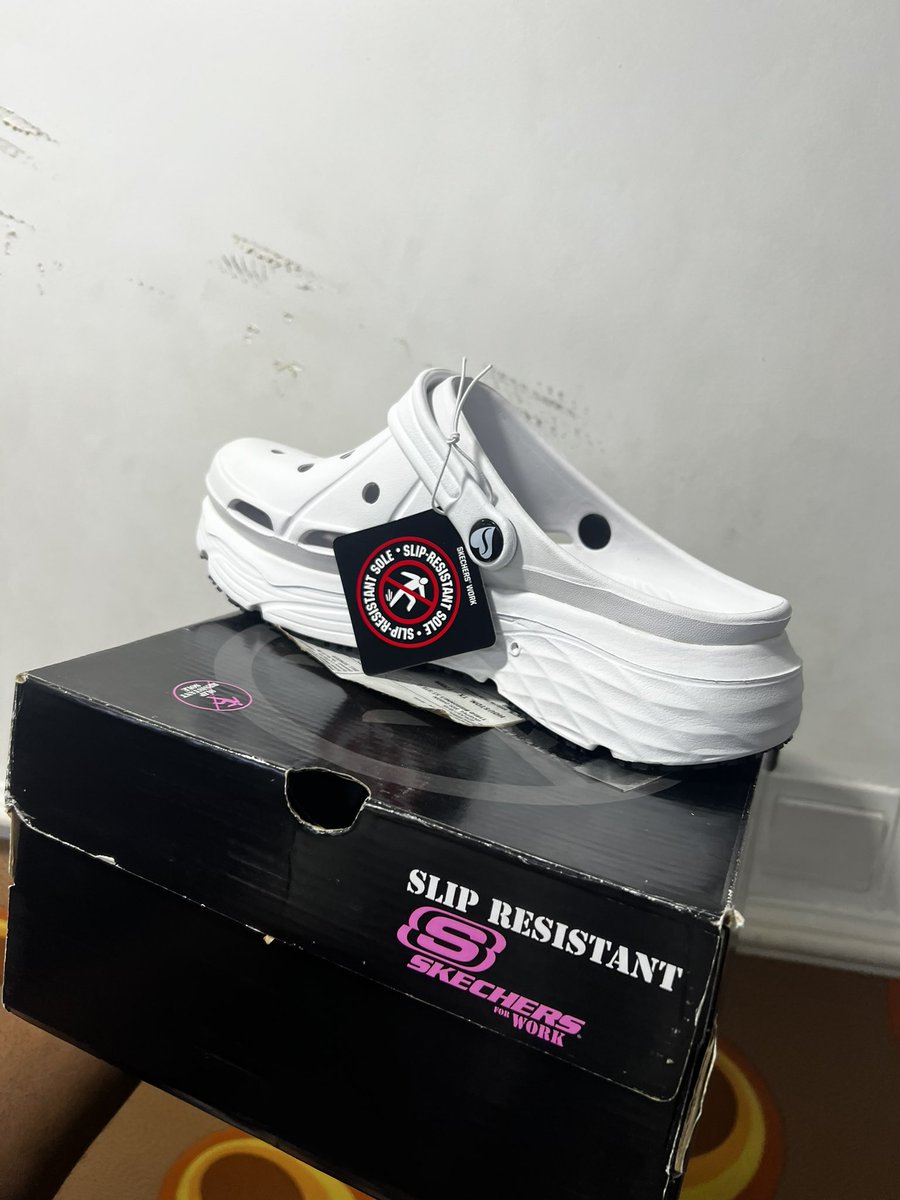 gospel_harmony's tweet photo. Giveaway 🎊🎊🎊 
Beautiful ladies 

Original Skechers ( cost-43k naira)could be yours for Free
Size 9 -::white color 

Retweet then Quote this tweet 
(If u no get any like before 12noon tomorrow morning,,you don win be that 

Guyz can join for their Siblings/GF or colleagues too https://t.co/HPvcF9fXhF