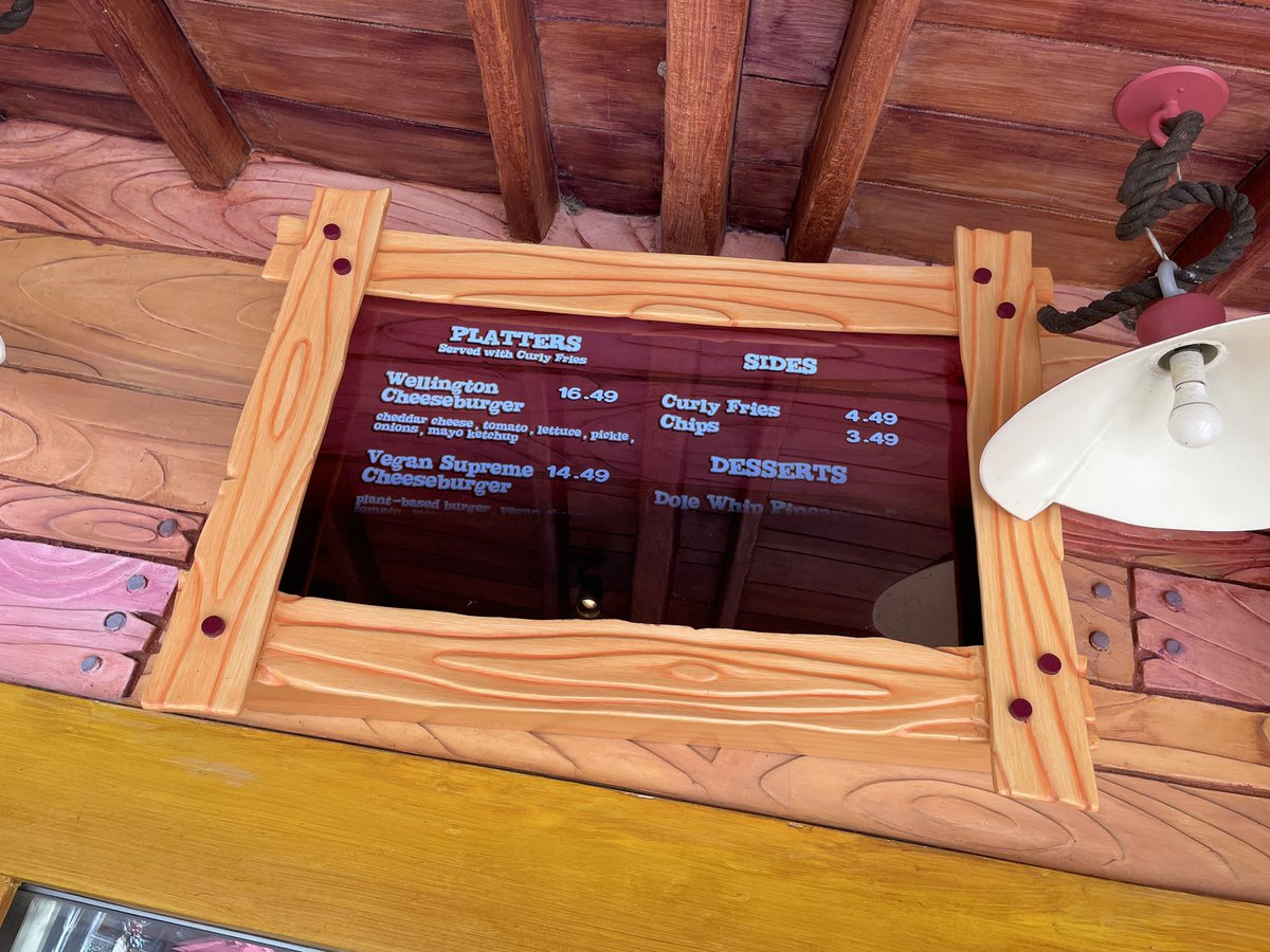 's tweet image. #Vegan burger at @UniversalStubio Orlando. #wimpys #plantbased