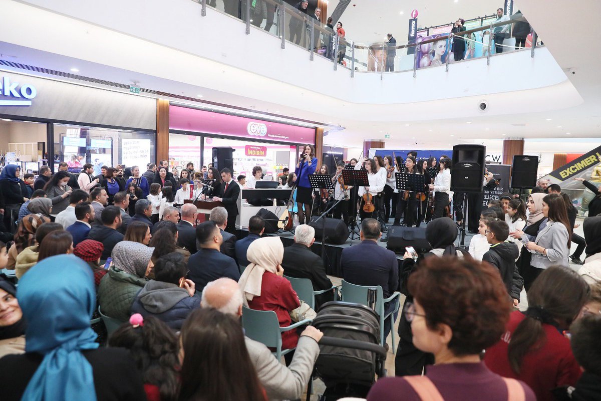 Ankara Çözüm Koleji’nde Sanat Rüzgârı Esti!

12-13-14 Ocak 2023 tarihlerinde Ankara Vega Subayevleri AVM’de Ankaralı sanat severlerle buluşan Ankara Çözüm Koleji V. Geleneksel Karma Sanat Sergisi, görkemli bir törenle açıldı.