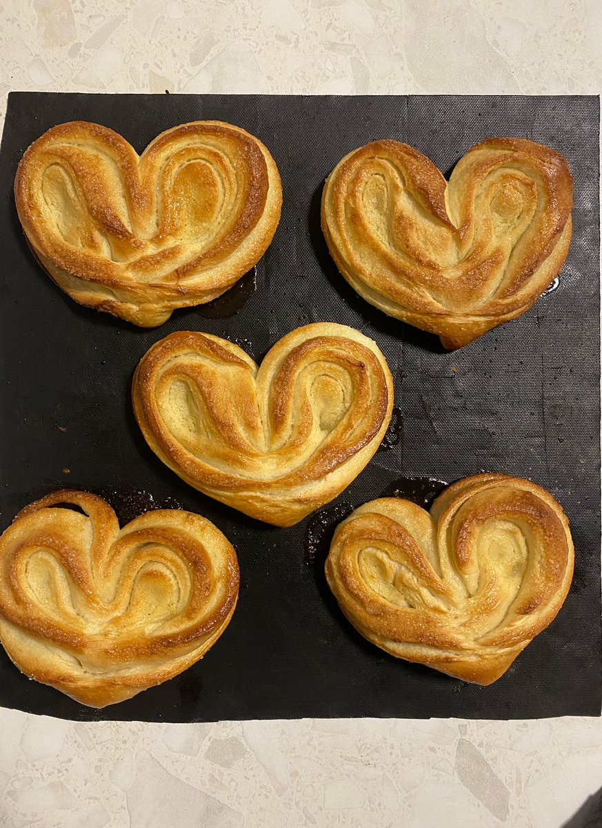 Лайк, если в детстве обожал есть московскую плюшку, запивая стаканом молока.
Ретвит, если сделал бы это и сейчас.