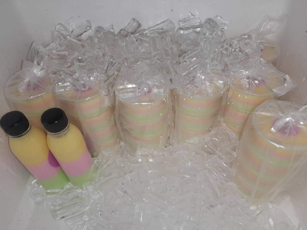 _puterizh's tweet photo. @OwToTheZie Terima kasih kak ojie!
Gais korang yang nak dessert sejukkk tekak untuk event kahwin, tunang, akikah, kahwin sekali lagi, boleh order Sesedut dengan saya tau! Dan macam² event la! Saya ada open untuk buat infaq juga.

Cover Area Klang/Shah Alam
https://t.co/ER8jvugRpK https://t.co/JpmaXV0Szz