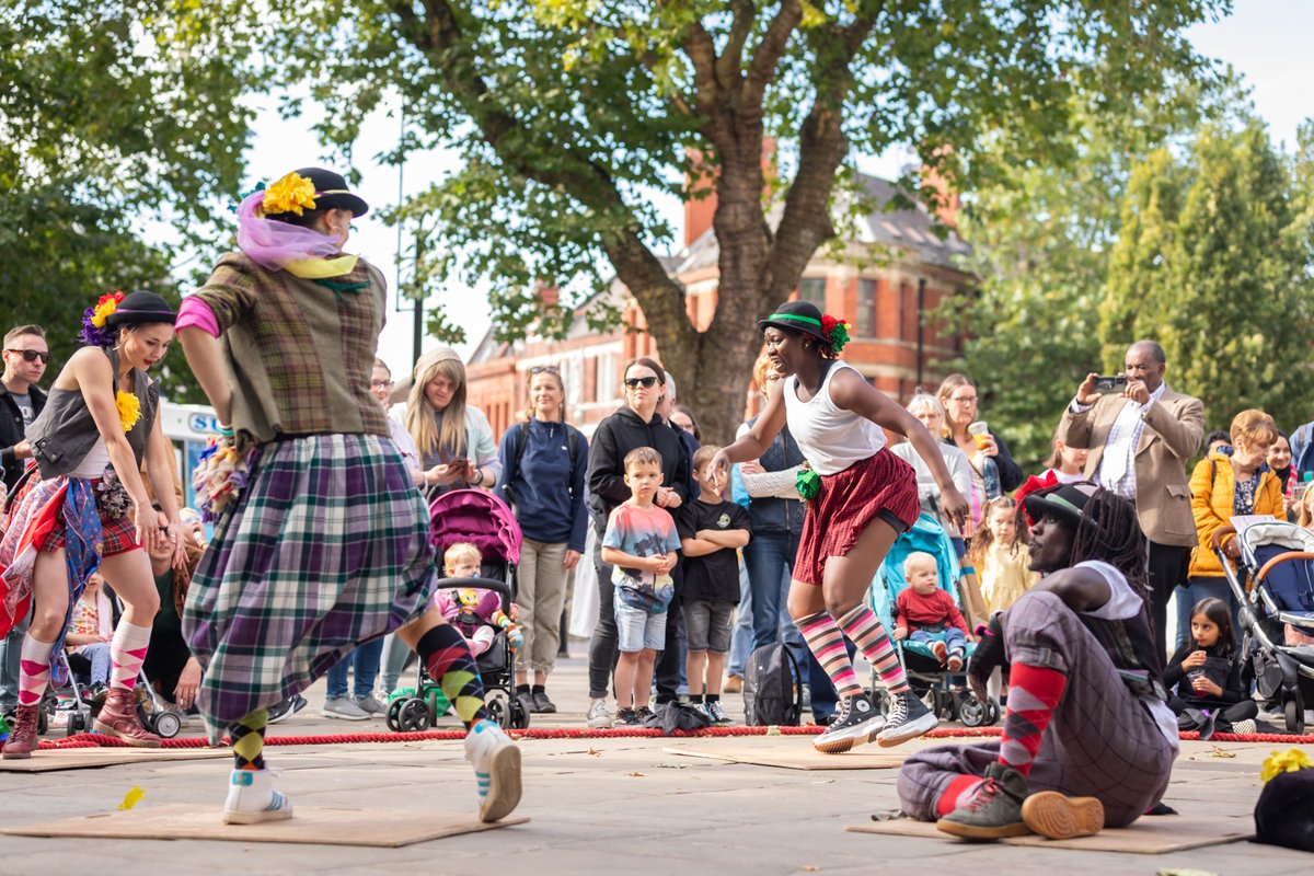 📢Arts Lancashire are working with <a href="/prestoncouncil/">Preston City Council</a> and <a href="/HarrisPreston/">The Harris</a> to develop a package of support for #Preston based artists and producers. If you’re an artist living or practicing in Preston, please take some time to answer this very short survey:

➡️tinyurl.com/2pncz5zk