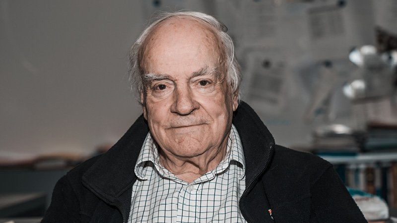 DRFZ_Berlin's tweet photo. The DRFZ mourns the passing of its founding director Prof. Nicholas Avrion Mitchison (*5.5.1928 † 28.12.2022). As the first Scientific Director of the DRFZ, he left a unique mark on the institute from 1991 – 1996. In memoriam of Av Mitchison:  https://t.co/aqStJ945tX https://t.co/huW3Nk8q8H