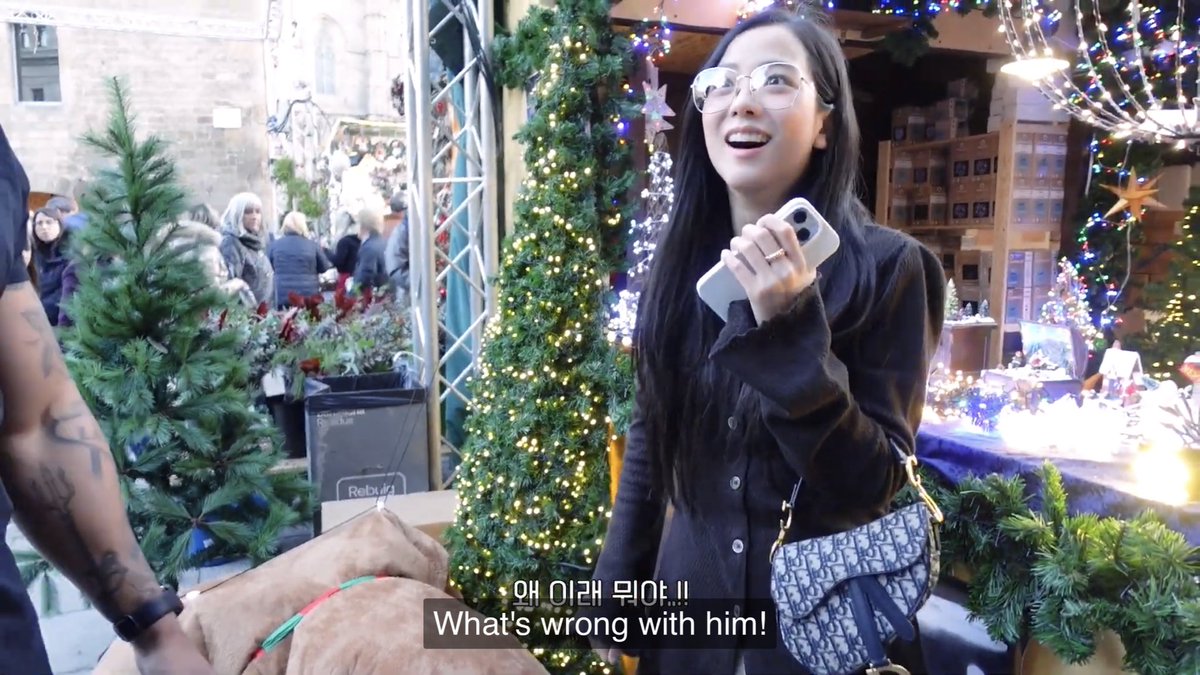 jisoo was so shocked bc of rudolf lmfao 😭😭

JISOO BARCELONA VLOG 
#JISOO2ndVLOG