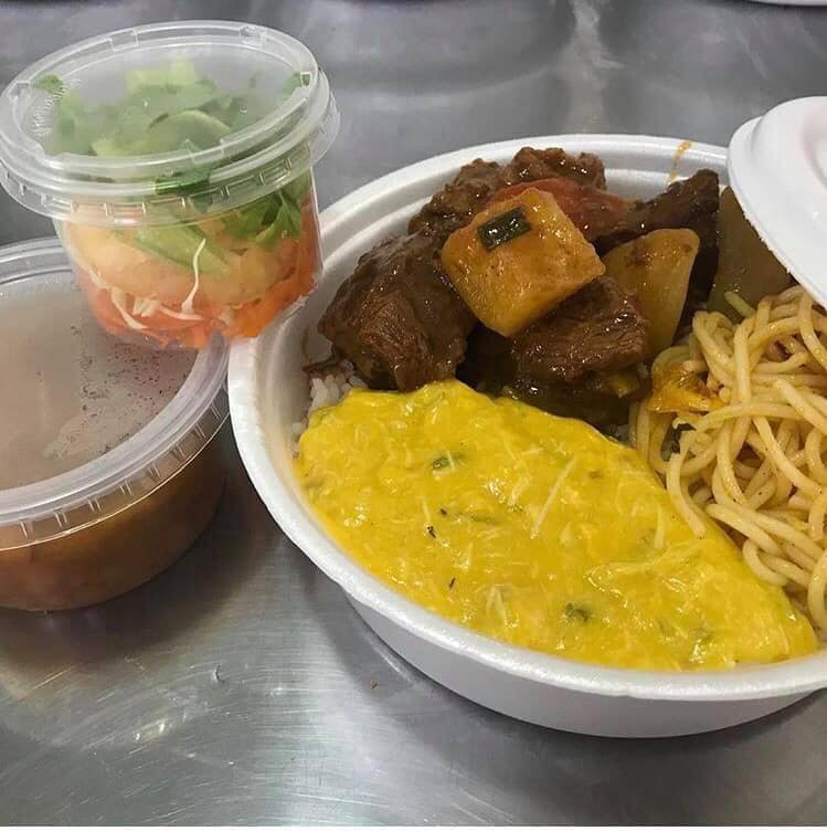 delucca's tweet photo. Em um único dia, Jair Bolsonaro gastou R$ 109 mil do cartão corporativo no restaurante Sabor de Casa Delivery, em Boa Vista (RR).

As quentinhas no restaurante custam R$ 17.

Jair Bolsonaro teria pago então, com dinheiro público, almoço para mais de 6,5 mil pessoas. https://t.co/MYWEoFNDCX