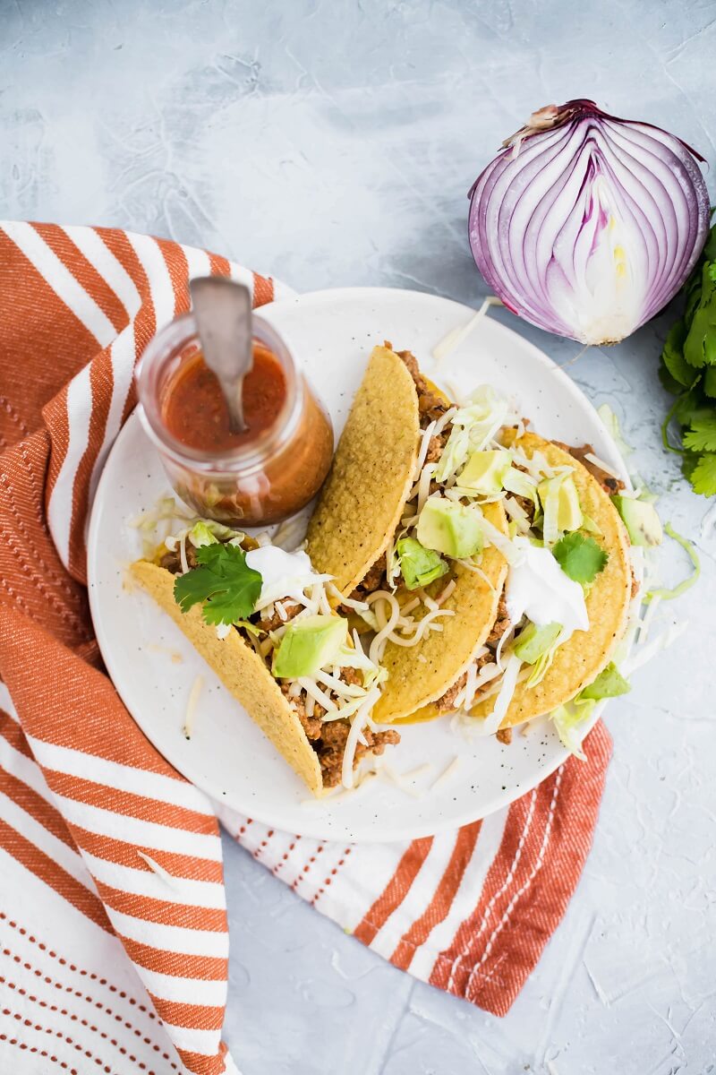 Taco Night - but make it lean, mean and oh-so-tasty! 🌮 This recipe for Crunchy Turkey Tacos is the perfect easy weeknight meal. Simply cook your turkey, prep the toppings and let your hungry household go to work! Get the #Recipe: loom.ly/JgRKF3A