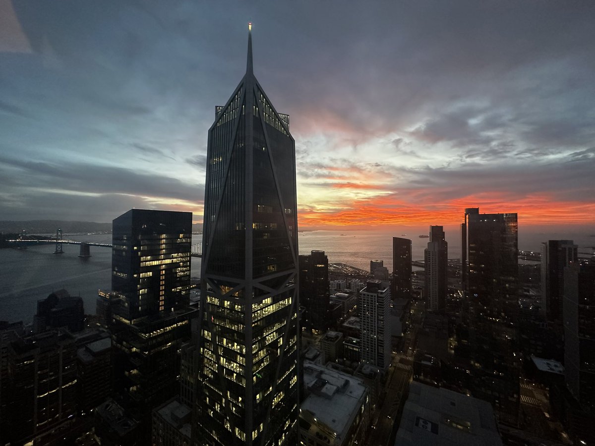 Good morning beautiful #sunrise. Views from  #salesforcetower