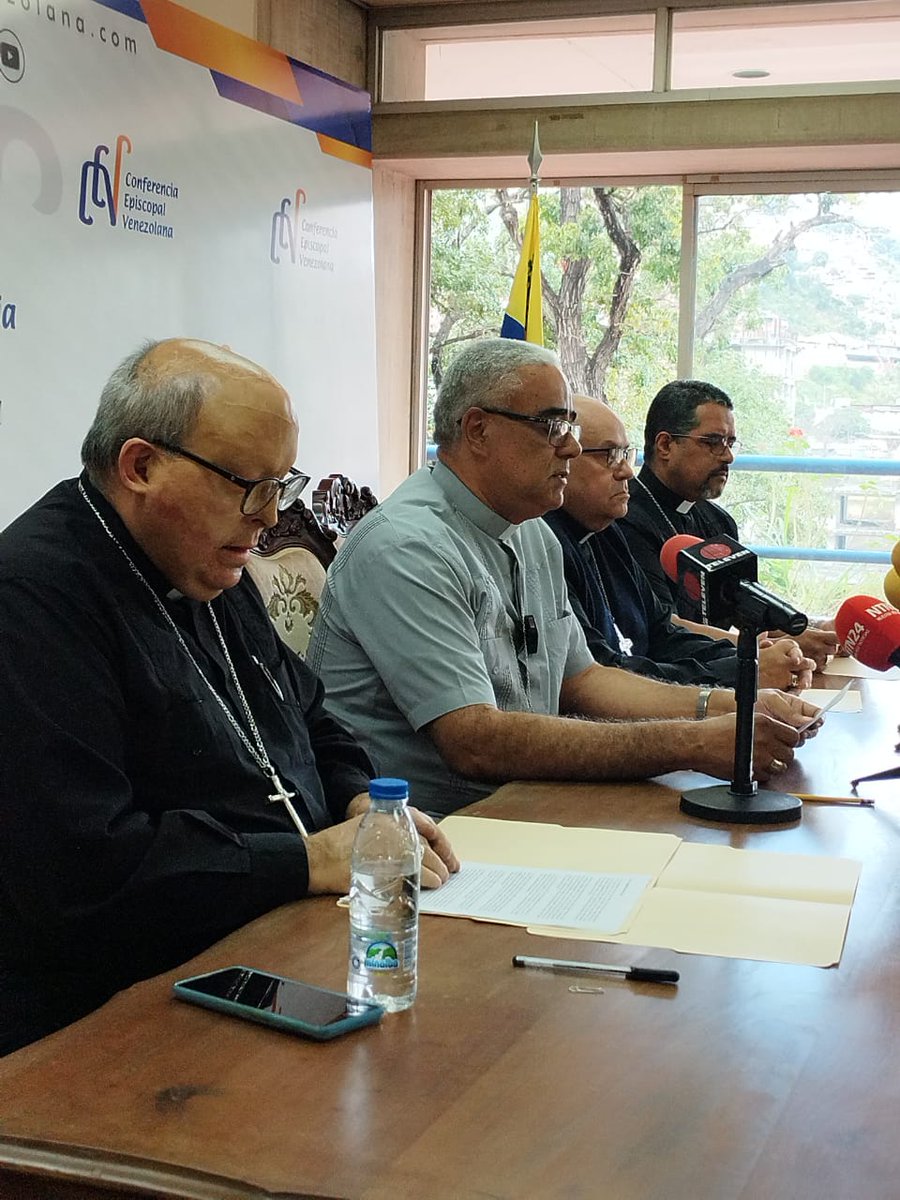 CEVmedios's tweet photo. Surge hoy la necesidad de reconstruir el país. Que todos los venezolanos escuchemos resonar hoy, desde su realidad, las palabras de Pedro y Juan: “en nombre de Jesucristo levántate y camina”, y así, saliendo de su parálisis, pueda dar un salto, y se ponga de pie. #AsambleaCEV https://t.co/6bT2vvuxGY