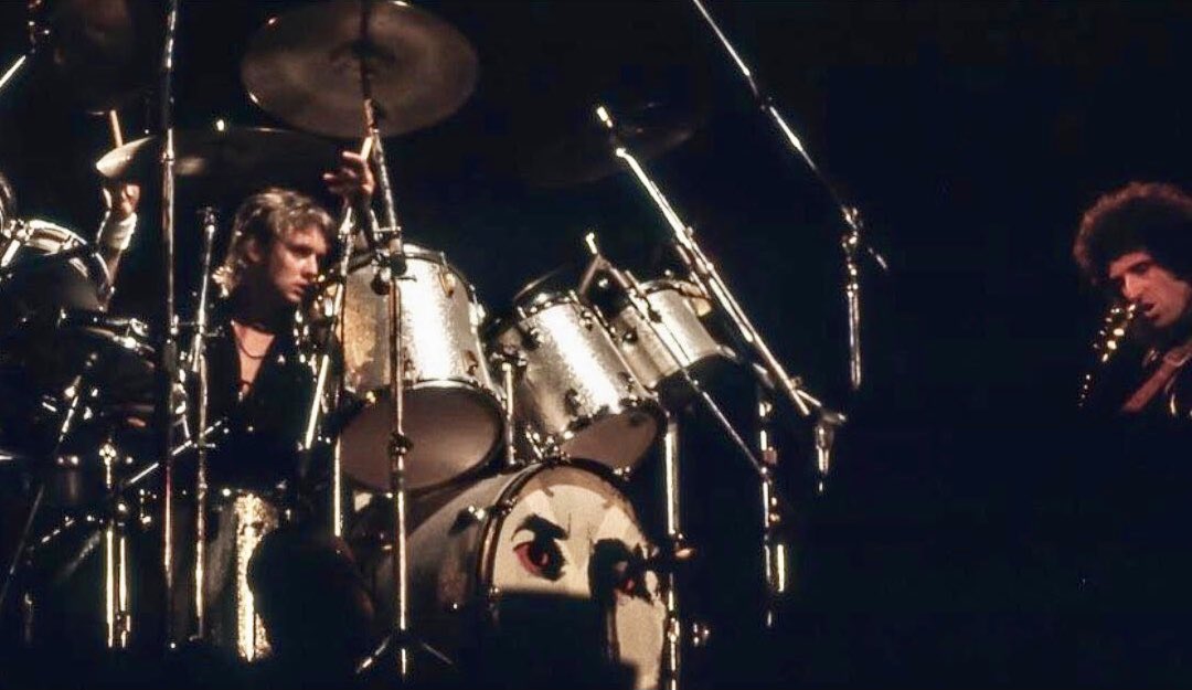Roger and Brian

MECCA Arena
Milwaukee, Wisconsin, US
September 10, 1980
C/©︎: To the Photographer

#rogertaylor #brianmay #freddiemercury #johndeacon #queen 

instagram.com/p/CnUexdwLCmp/…