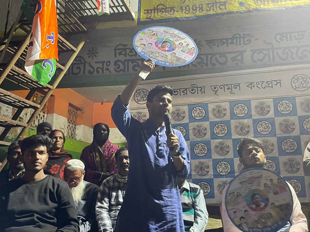 aitcsudip's tweet photo. বাংলার সবার ভালো থাকার রক্ষক #DidirSurakshaKawach।

আজ, হুগলি জেলার আরামবাগের ডিহিবাগনান ও খারোলে জনসংযোগ কর্মসূচিতে সাধারণ মানুষের চাওয়া-পাওয়ার কথা শুনলাম। 

বারোয়ারি কালী বাড়িতে চিন্ময়ী মাকে প্রণাম করার পর পৌঁছে গিয়েছিলাম উপস্বাস্থ্যকেন্দ্র পরিদর্শন করতে। https://t.co/sQBtoJMqci