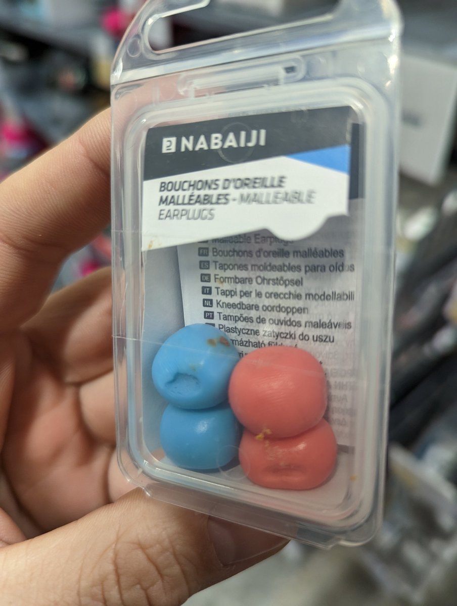 LudoRoadiz's tweet photo. #decathlon font même des bouchons d'oreilles d'occasion maintenant... 
Photo prise à l'instant dans le rayon 
Pas mal @Decathlon https://t.co/qjJvq8DOu7