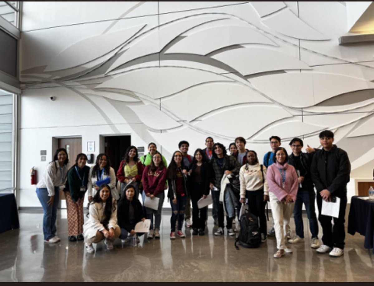 sandyP_AHS's tweet photo. SISD RealTalk was a huge success, it was great to be able to connect high school seniors with college students to be college ready!! #SISDLibrarians #TeamSISD #RealTalk @Sparks_Interest @DMacon_MHSReads @YAranda_LMS @MSaenz_LMS @PHHSLibrary @LJohnson_EDHS @EDAztecs_HS https://t.co/Gtb4LWaj5C