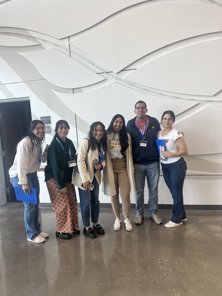 sandyP_AHS's tweet photo. SISD RealTalk was a huge success, it was great to be able to connect high school seniors with college students to be college ready!! #SISDLibrarians #TeamSISD #RealTalk @Sparks_Interest @DMacon_MHSReads @YAranda_LMS @MSaenz_LMS @PHHSLibrary @LJohnson_EDHS @EDAztecs_HS https://t.co/Gtb4LWaj5C