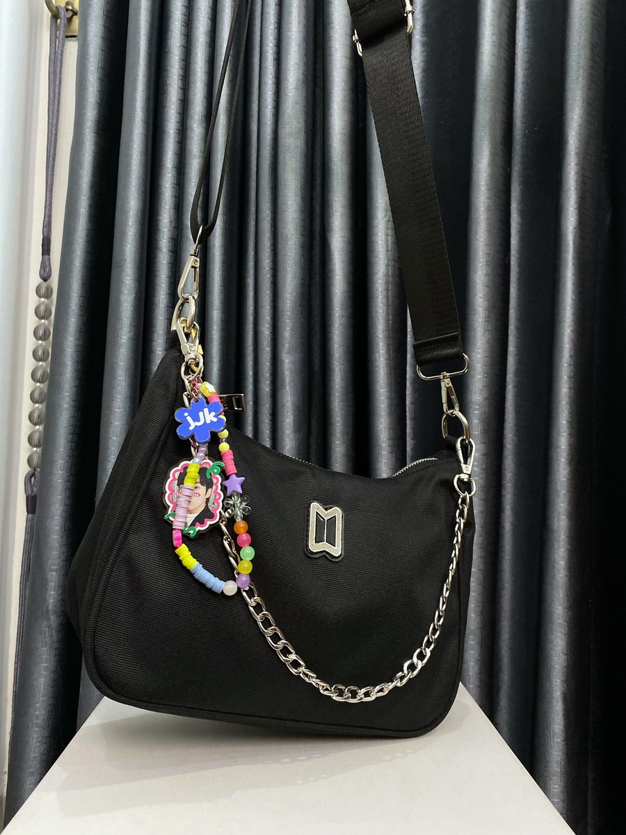 bunchookie's tweet photo. 💜“PROOF IT” BTS Bag💜 is now on stock! by @ heolsoul .studio (on instagram) 🇲🇨

🫶🏻 calling all army! 
🫶🏻 fit an Armybombs and many more!
🫶🏻 cicil/booked available

tag tas bts army slingbag concert wts wtt wtb pc jimin jk rm jin jhope suga taehyung https://t.co/TEzPpCywHL