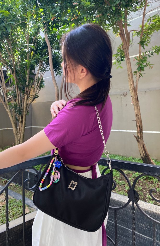 bunchookie's tweet photo. 💜“PROOF IT” BTS Bag💜 is now on stock! by @ heolsoul .studio (on instagram) 🇲🇨

🫶🏻 calling all army! 
🫶🏻 fit an Armybombs and many more!
🫶🏻 cicil/booked available

tag tas bts army slingbag concert wts wtt wtb pc jimin jk rm jin jhope suga taehyung https://t.co/TEzPpCywHL