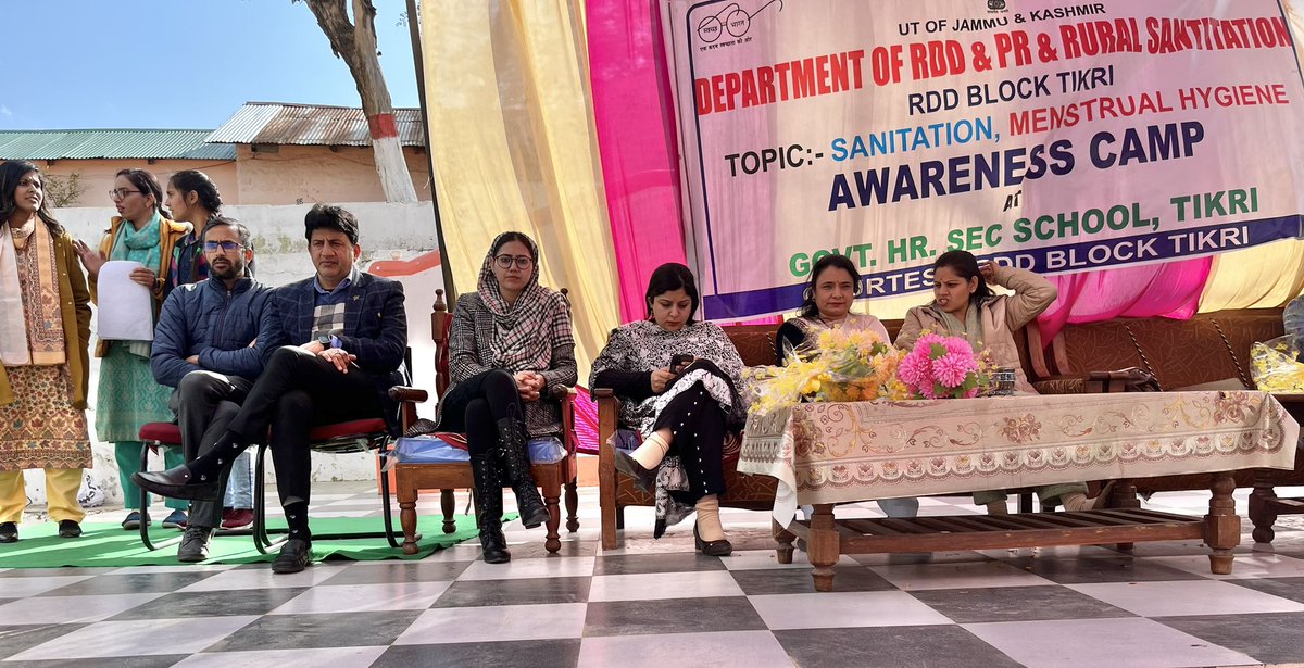 ddrsjammu's tweet photo. Women Gram Sabha was held today at Block Tikri, District Udhampur to flag off Menstural Hygiene Management under SBM in Jammu Division by Dep Director Rural sanitation Sanna khan, ACP Srinagar Nighat Alam and Field Officer Jammu Sania Haq khan.
#MHM #pinktoilets #swachbharat https://t.co/LrylliNmhK