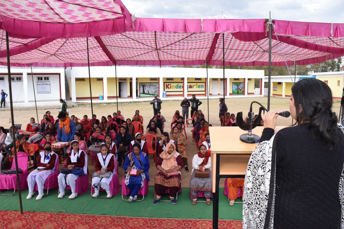 ddrsjammu's tweet photo. Women Gram Sabha was held today at Block Tikri, District Udhampur to flag off Menstural Hygiene Management under SBM in Jammu Division by Dep Director Rural sanitation Sanna khan, ACP Srinagar Nighat Alam and Field Officer Jammu Sania Haq khan.
#MHM #pinktoilets #swachbharat https://t.co/LrylliNmhK