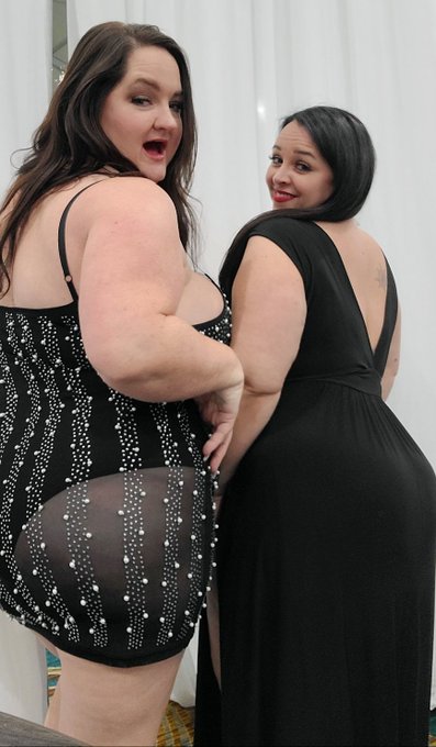 Literally the only pics I got from AVN were of me and @Amandathickk while we were waiting for the awards<a href="/tag/tittytuesday"class="tags"><span>#tittytuesday</span></a>