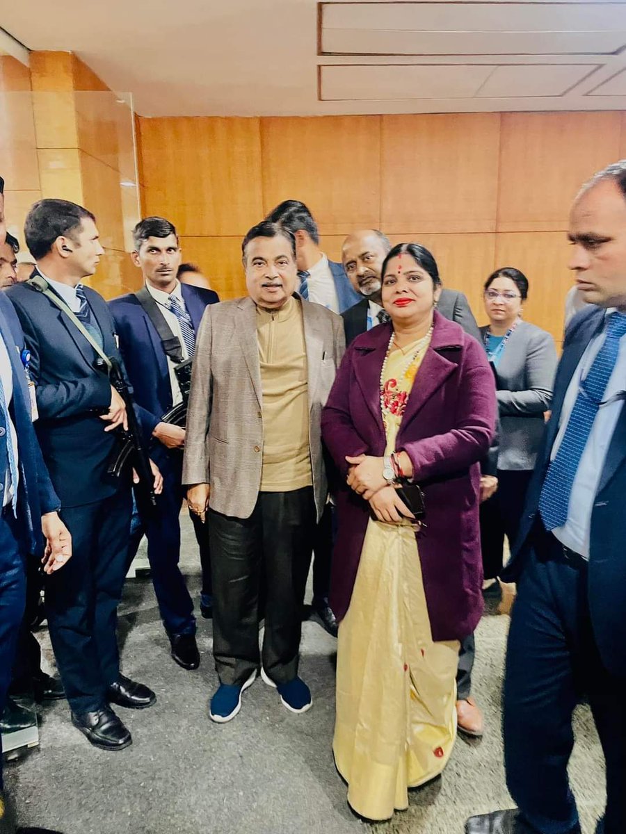 sarikasharmabjp's tweet photo. आज ग्रेटर नोएडा Auto ExPo 2023 के दौरान माननीय सड़क परिवहन केंद्रीय मंत्री @nitin_gadkari भाई साहब जी के साथ रहने का सौभाग्य प्राप्त हुआ 

#EXPO2023 
#AutoExpo2023 #GreaterNoida #sarikasharmabjp https://t.co/HC7qLThyUe