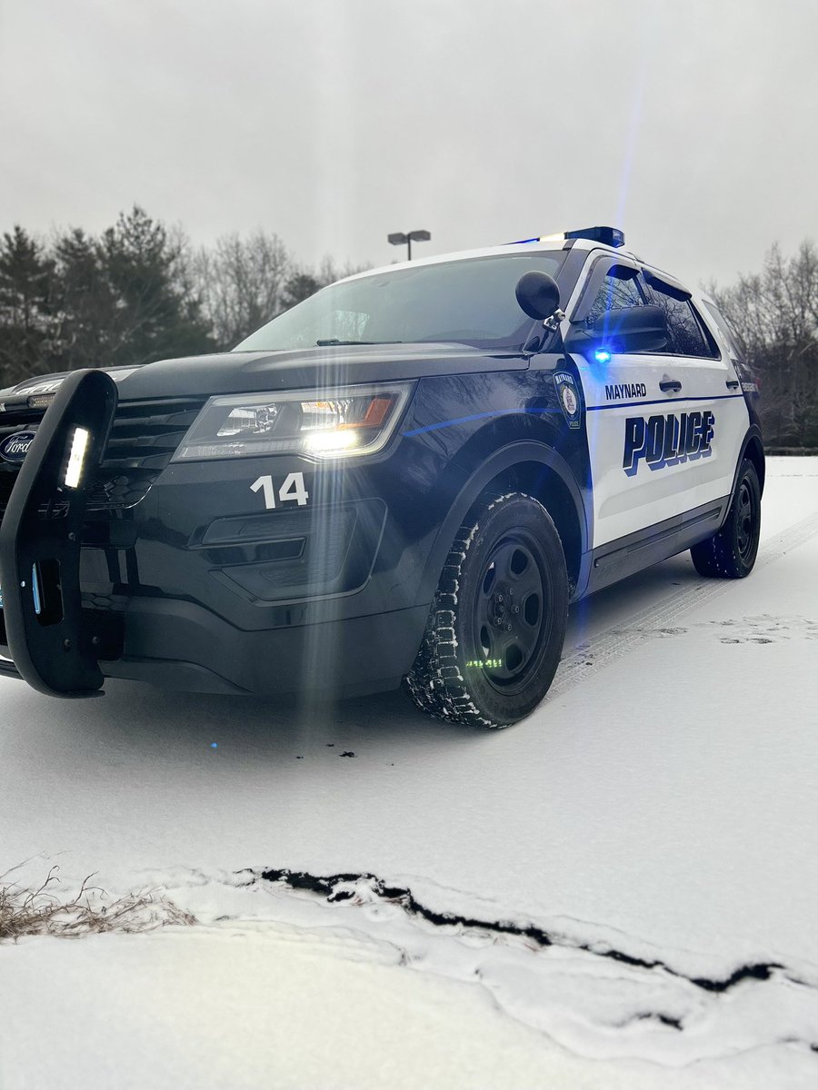 MaynardPolice's tweet photo. A great snowy day picture captured by Officer Gates!#Maynard #MaynardPoliceDepartment https://t.co/d4lPvF6MMh