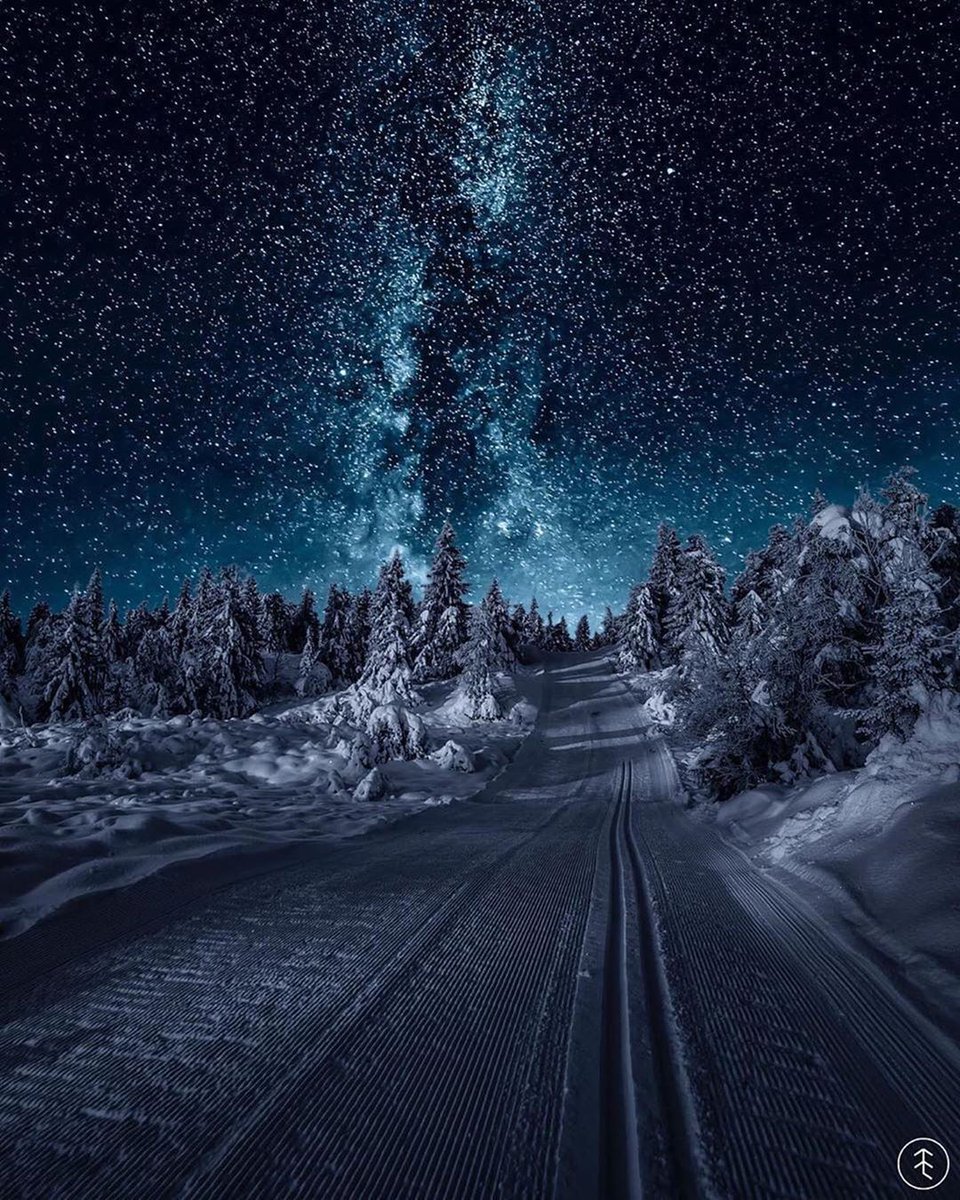 MAstronomers's tweet image. Skiing under the stars in Norway 🌌